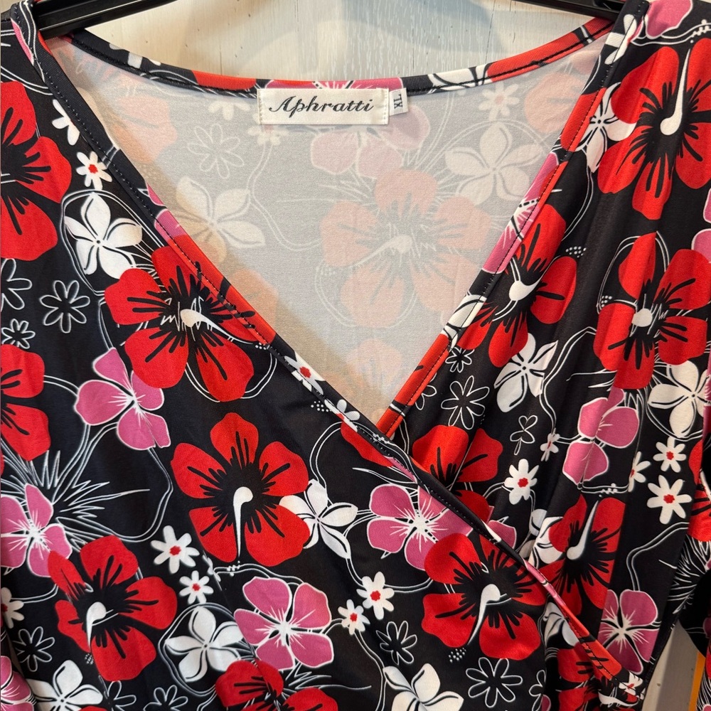 Chic Floral Maxi Dress - Black, Red, and Pink - Picture 4 of 6